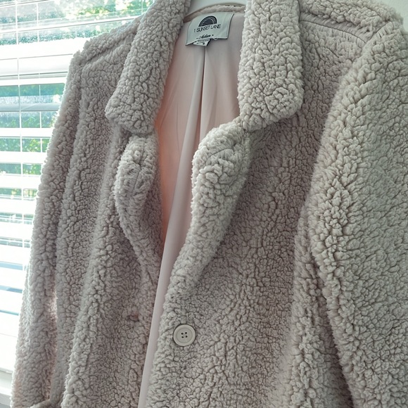 Women’s Long Lapel Teddy Coat - Picture 3 of 7